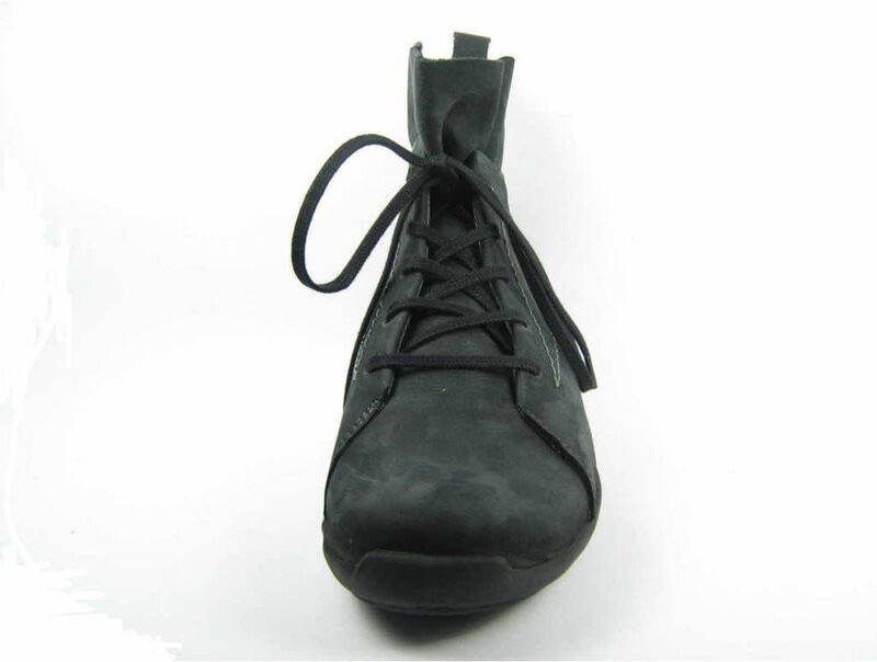 Wolky 1574 100 Black Mistique Nubbick Dames Halfhoge Veterschoen